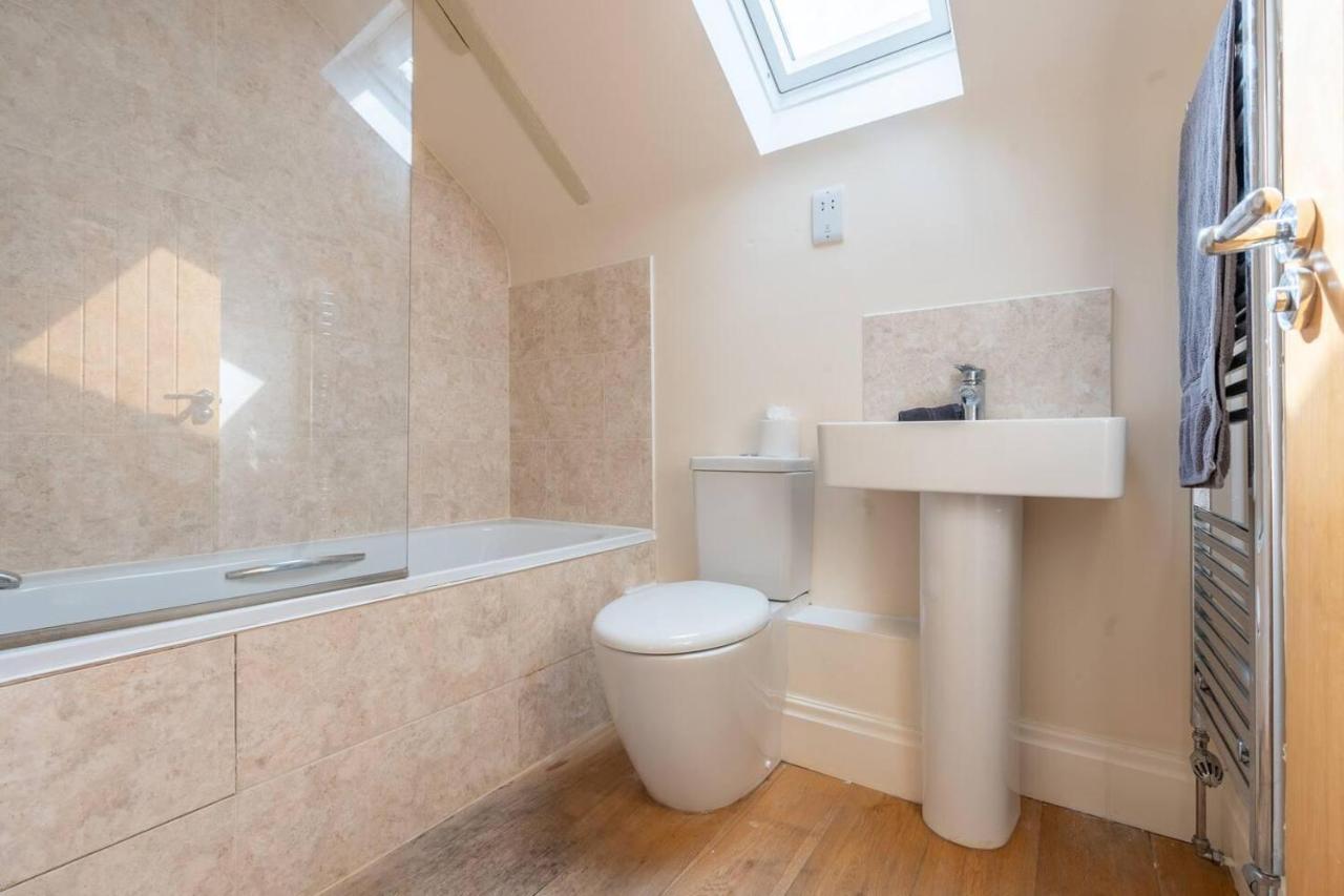 Charming 1-Bed Loft In Caerleon Apartment Newport  Exterior photo