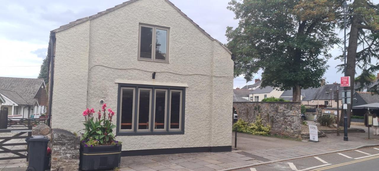 Charming 1-Bed Loft In Caerleon Apartment Newport  Exterior photo